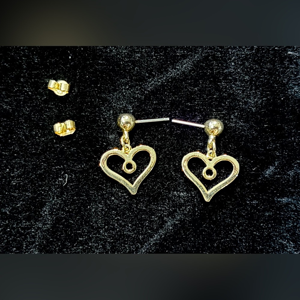 Sarah Coventry Heart to Heart 1974 Gold Tone pierced Earrings